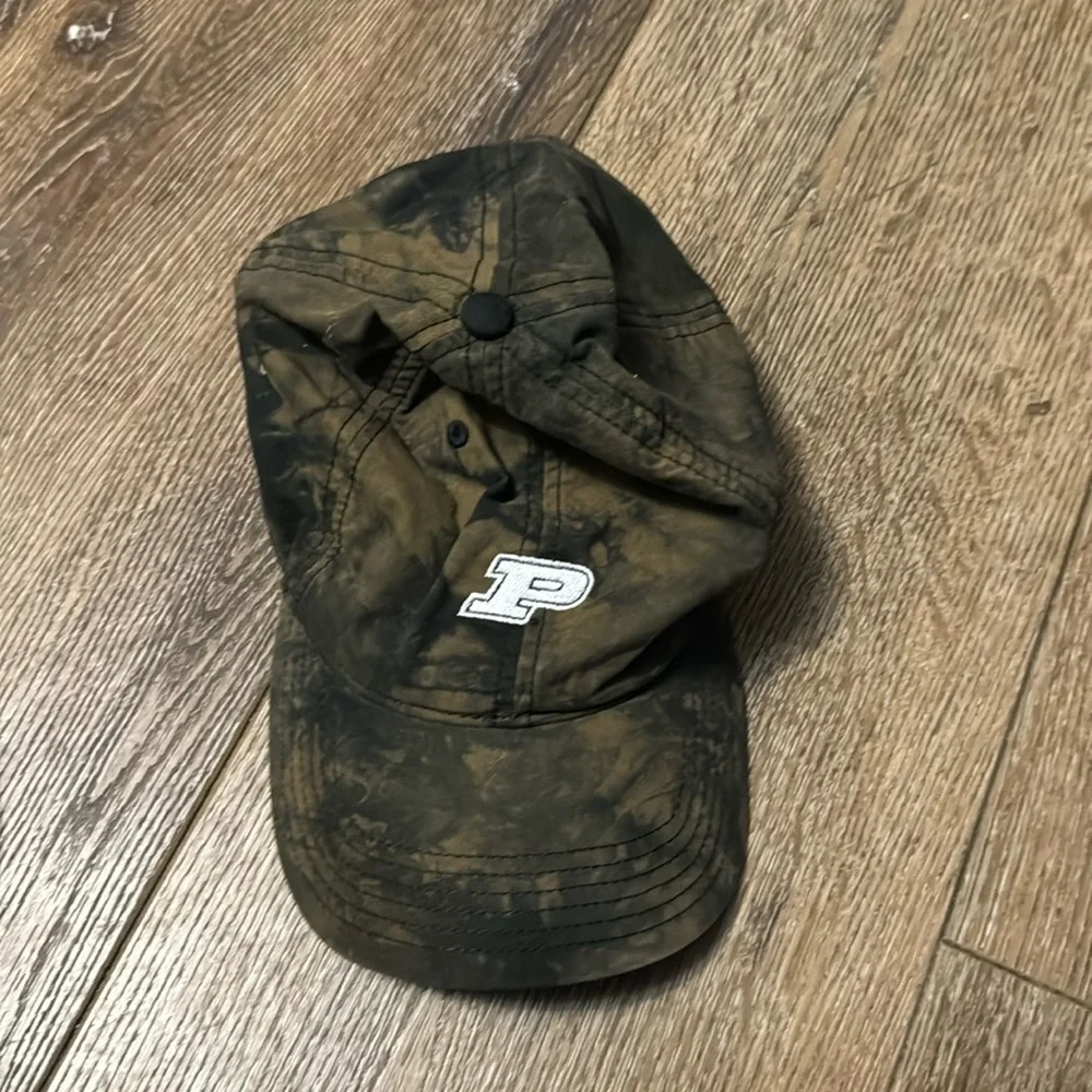 Purdue camo hat‎